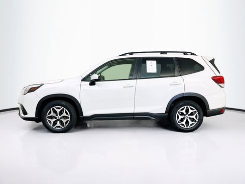 Used 2023 Subaru Forester Premium image 4