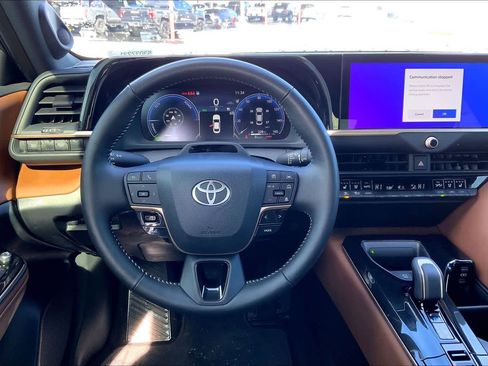 Used 2025 Toyota Crown Limited image 6