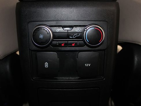 Used 2023 Ford Explorer Limited image 32