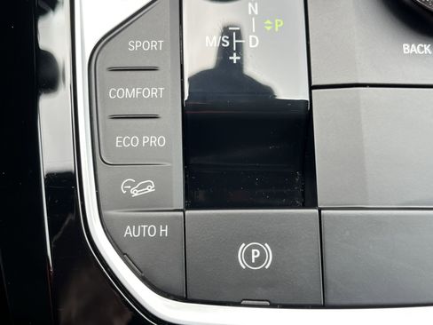 Used 2025 BMW X4 xDrive30i image 9