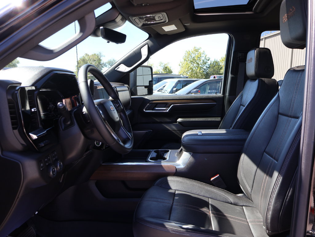 Used 2024 Chevrolet Silverado 2500 High Country w/ High Country Premium Package AWD/4WD image 21