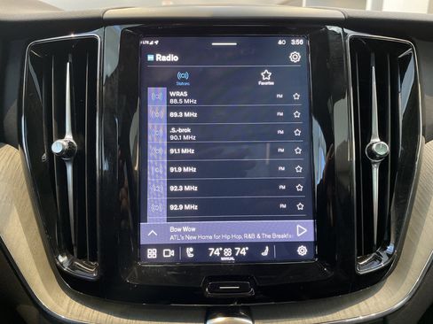 Used 2025 Volvo XC60 B5 Plus AWD/4WD image 27