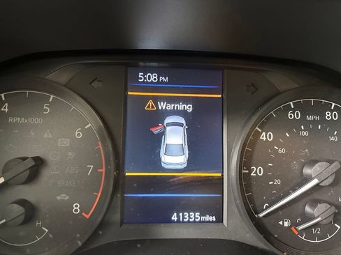 Used 2024 Nissan Altima 2.5 S FWD image 16