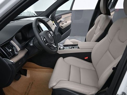 New 2026 Volvo XC90 B6 Ultra image 13