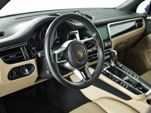 Certified 2021 Porsche Macan image 4