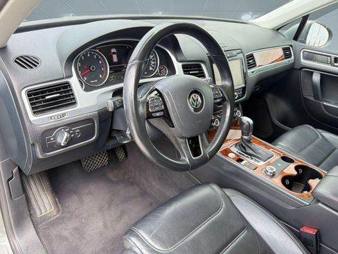 Used 2014 Volkswagen Touareg VR6 AWD/4WD image 3