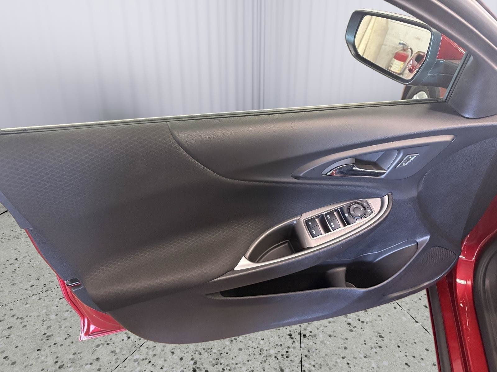 Used 2025 Chevrolet Malibu LT FWD image 24
