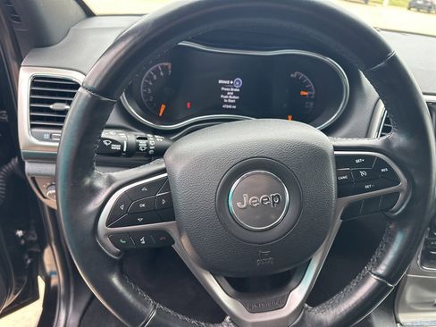 Used 2021 Jeep Grand Cherokee Laredo image 8