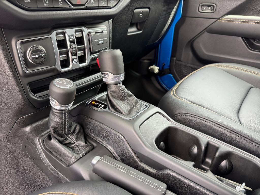 New 2025 Jeep Wrangler Unlimited Sahara AWD/4WD image 24