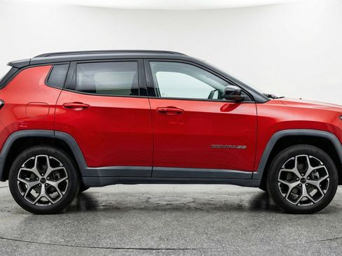 Used 2025 Jeep Compass Limited AWD/4WD image 11