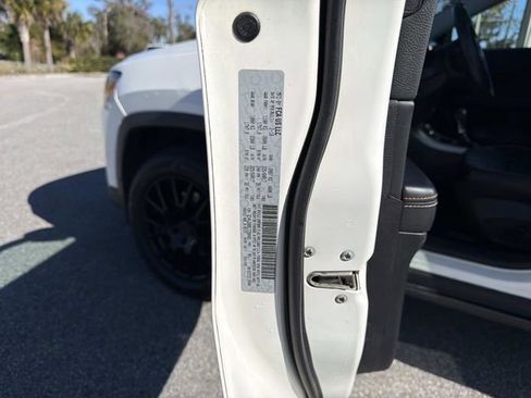 Used 2018 Jeep Compass Latitude w/ Popular Equipment Group image 26