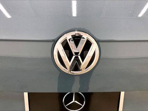 Used 2021 Volkswagen Tiguan SE w/ Panoramic Sunroof Package FWD image 29