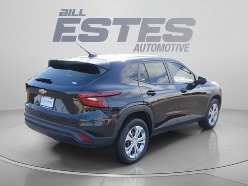 Used 2024 Chevrolet Trax LS FWD image 4