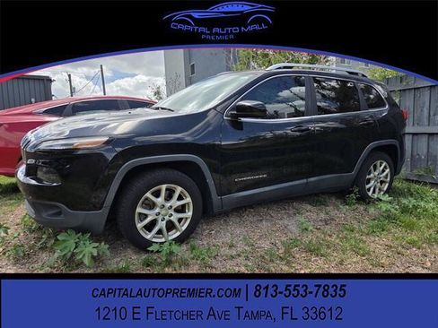 Used 2017 Jeep Cherokee Latitude w/ Comfort & Sound Group FWD image 1