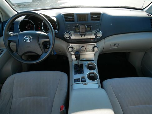 Used 2011 Toyota Highlander 2WD w/ Cold Weather Pkg image 10