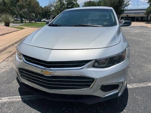 Used 2018 Chevrolet Malibu LS image 4