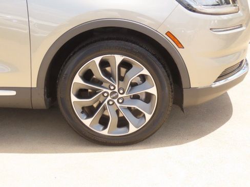 Used 2023 Lincoln Nautilus Reserve AWD/4WD image 7
