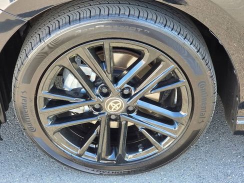 Used 2025 Toyota Camry SE w/ Convenience Package image 18