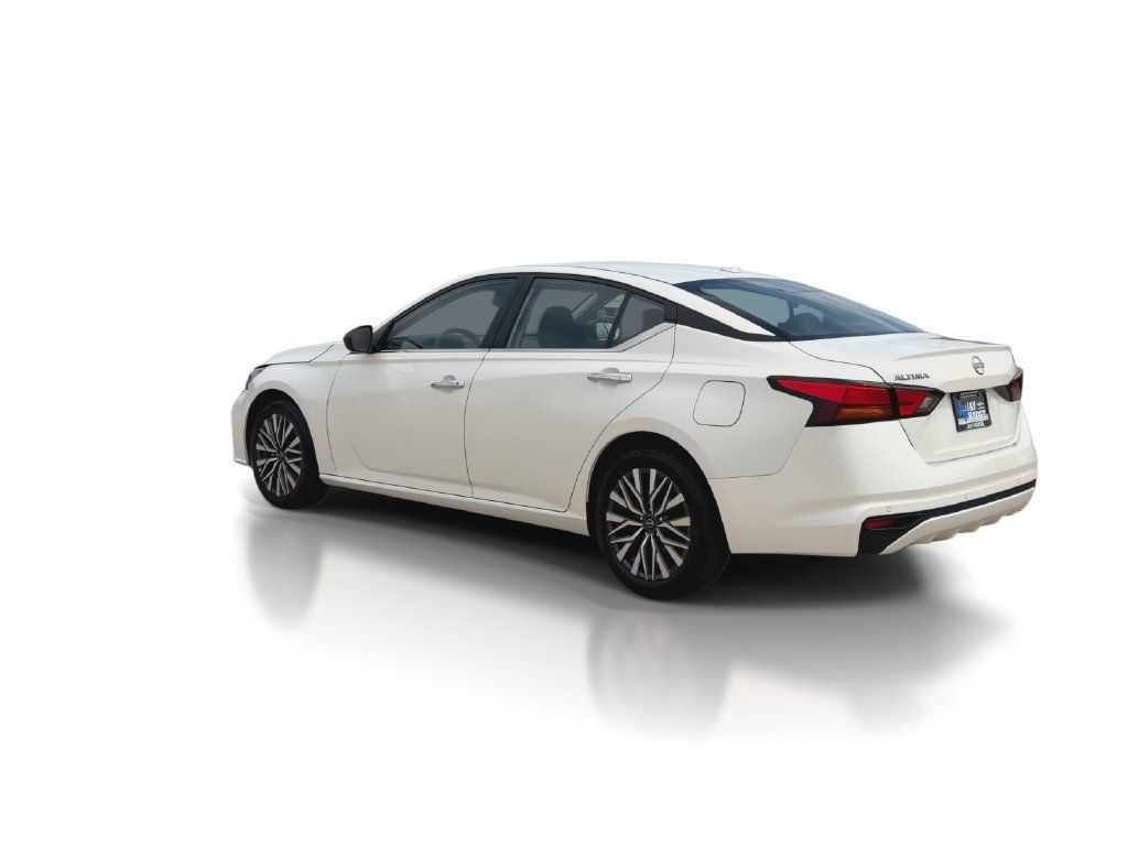 Used 2025 Nissan Altima 2.5 SV FWD image 7