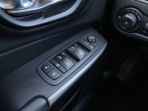 Used 2020 Jeep Cherokee Latitude Plus image 12