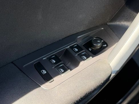 Used 2018 Volkswagen Tiguan S AWD/4WD image 34