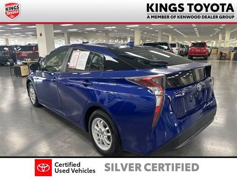 Certified 2016 Toyota Prius Two FWD image 6