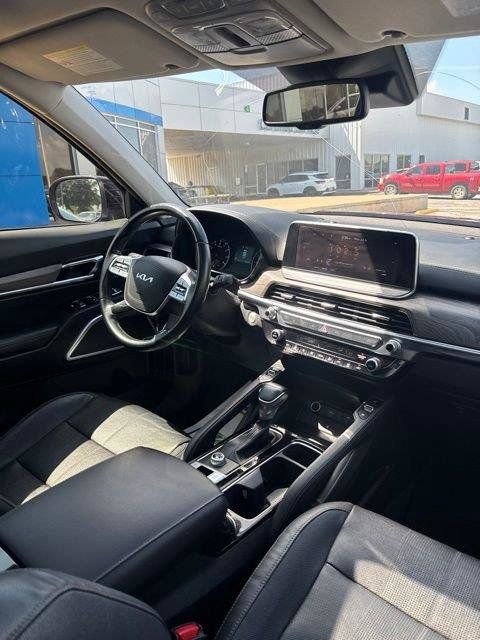 Used 2022 Kia Telluride EX w/ EX Premium Package FWD image 2
