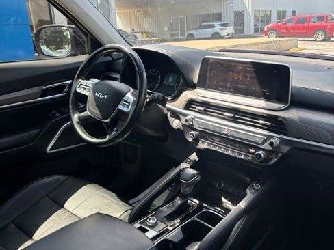 Used 2022 Kia Telluride EX w/ EX Premium Package FWD image 2