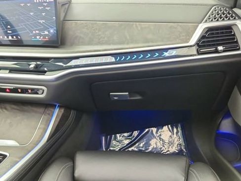 Used 2024 BMW X7 xDrive40i w/ M Sport Package image 41