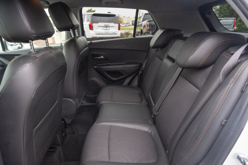 Used 2018 Chevrolet Trax LT w/ LT Convenience Package FWD image 13