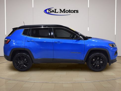 Used 2025 Jeep Compass Limited AWD/4WD image 9