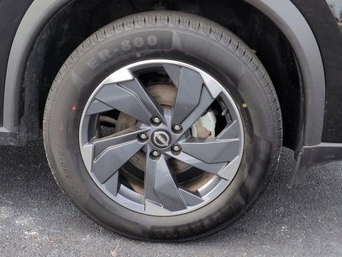 Certified 2024 Nissan Rogue SV FWD image 12