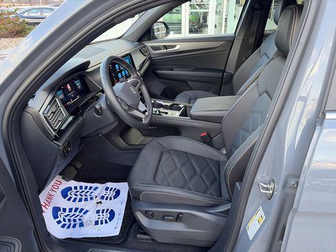 Used 2024 Volkswagen Atlas Cross Sport SE image 19