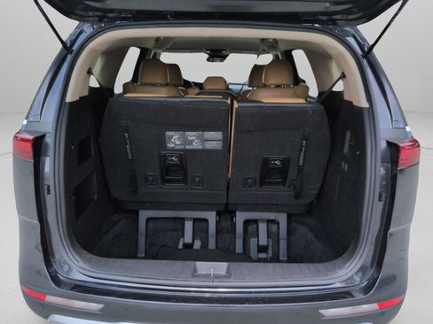 Certified 2023 Kia Carnival LX FWD image 16