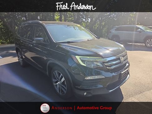 Used 2018 Honda Pilot Touring image 14