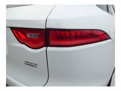 Used 2017 Jaguar F-PACE R-Sport image 26