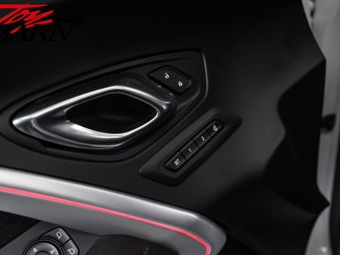 Used 2020 Chevrolet Camaro ZL1 RWD image 23