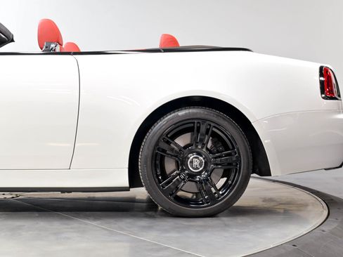 Used 2017 Rolls-Royce Dawn RWD image 40