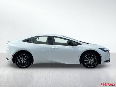 Certified 2026 Toyota Prius XLE FWD image 8