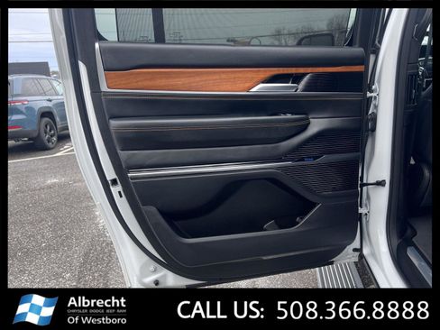 Used 2024 Jeep Grand Wagoneer L Series III AWD/4WD image 14