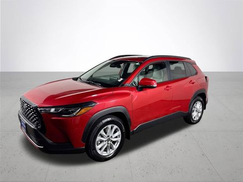 Used 2023 Toyota Corolla Cross LE w/ Moonroof Package image 2