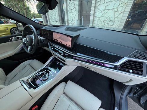 Used 2025 BMW X6 M60i AWD/4WD image 26
