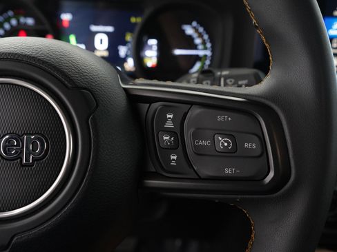 Used 2024 Jeep Wrangler Unlimited w/ Convenience Group image 25