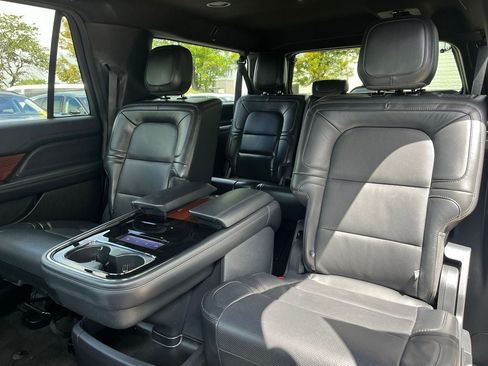 Certified 2023 Lincoln Navigator L Reserve AWD/4WD image 8