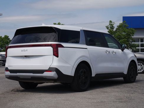 Used 2025 Kia Carnival FWD image 9