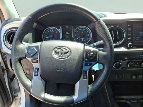 Used 2021 Toyota Tacoma SR5 AWD/4WD image 15