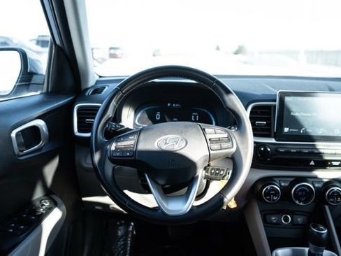 Used 2023 Hyundai Venue SEL image 13