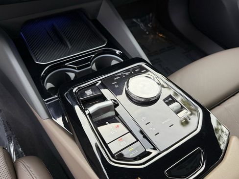 Used 2025 BMW 530i w/ M Sport Package image 27