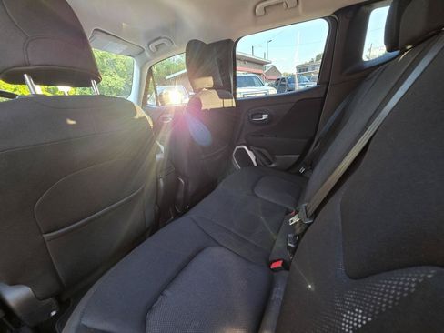 Used 2015 Jeep Renegade Latitude w/ Cold Weather Group AWD/4WD image 28