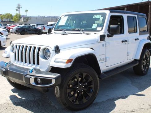 Used 2023 Jeep Wrangler Unlimited Sahara w/ Cold Weather Group AWD/4WD image 13